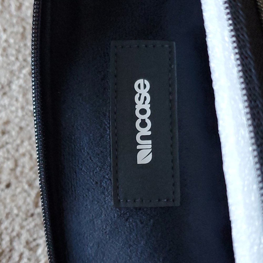 New, Incase Device sleeve - Picture 6 of 6